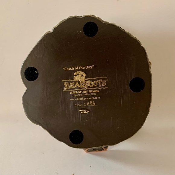 Bearfoots “Catch of the  Day” figurine - Picture 9 of 13